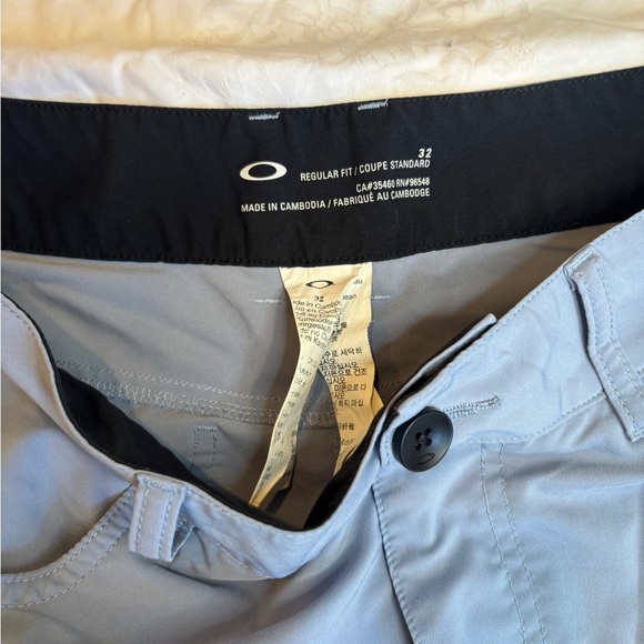 Oakley Men's Light Gray Hybrid Shorts - Picture 8 of 10